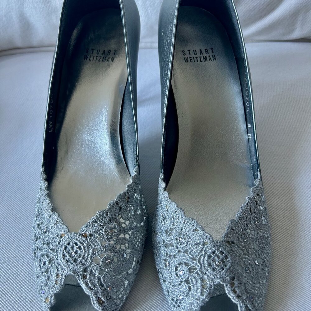 STUART WEITZMAN Silver Heels PEEPTOE PUMPS "CHANTELLE" SWISS LACE Size 8M - Picture 6 of 11